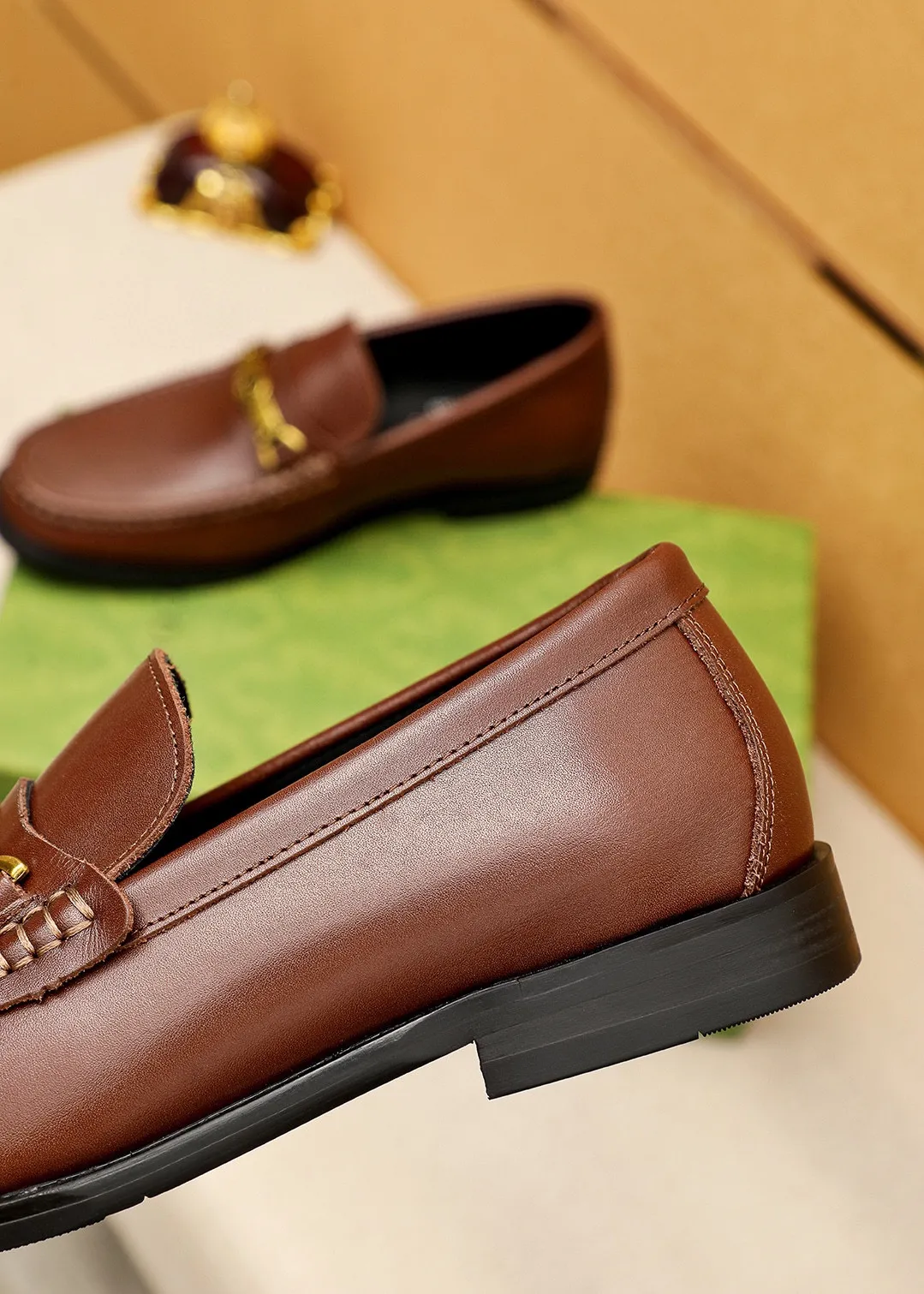 Men's shoes 💰460 💐 Product trademark: GUCCI "Gucci" casual leather shoes Regular size: 38-44 (45🉑️customized) Product materials: Selected imported first-layer calfskin upper + luxury hardware buckle, imported water-dyed cowhide leather lining. Strong three-dimensional visual effect, original combination outsole Color: 3⃣️colors available